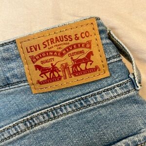 Levi’s 721 High Rise Skinny Jean Size 28, like new